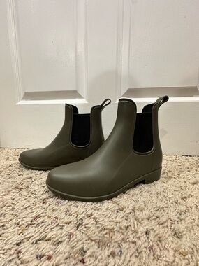 Target Rain Boots in Olive Green - Women's Waterproof Ankle Boot